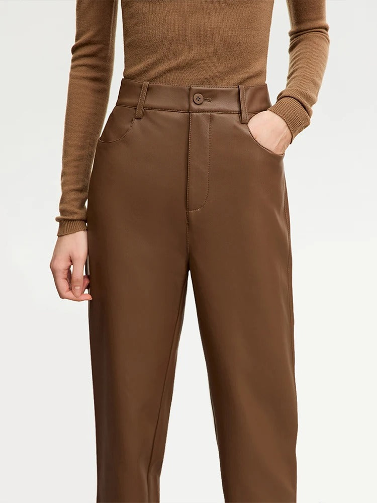High waistband, belt loops, button and curved front pocket of the Toffee faux leather trousers