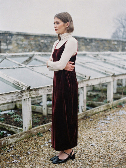 Burgundy velvet dress in Shiraz seen from the side in a frosted winter garden