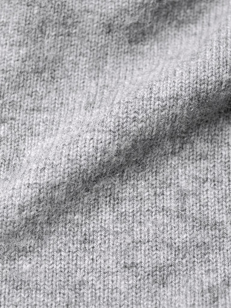 Close-up of the brushed cashmere knit of the beanie, fine plain stocking stitch
