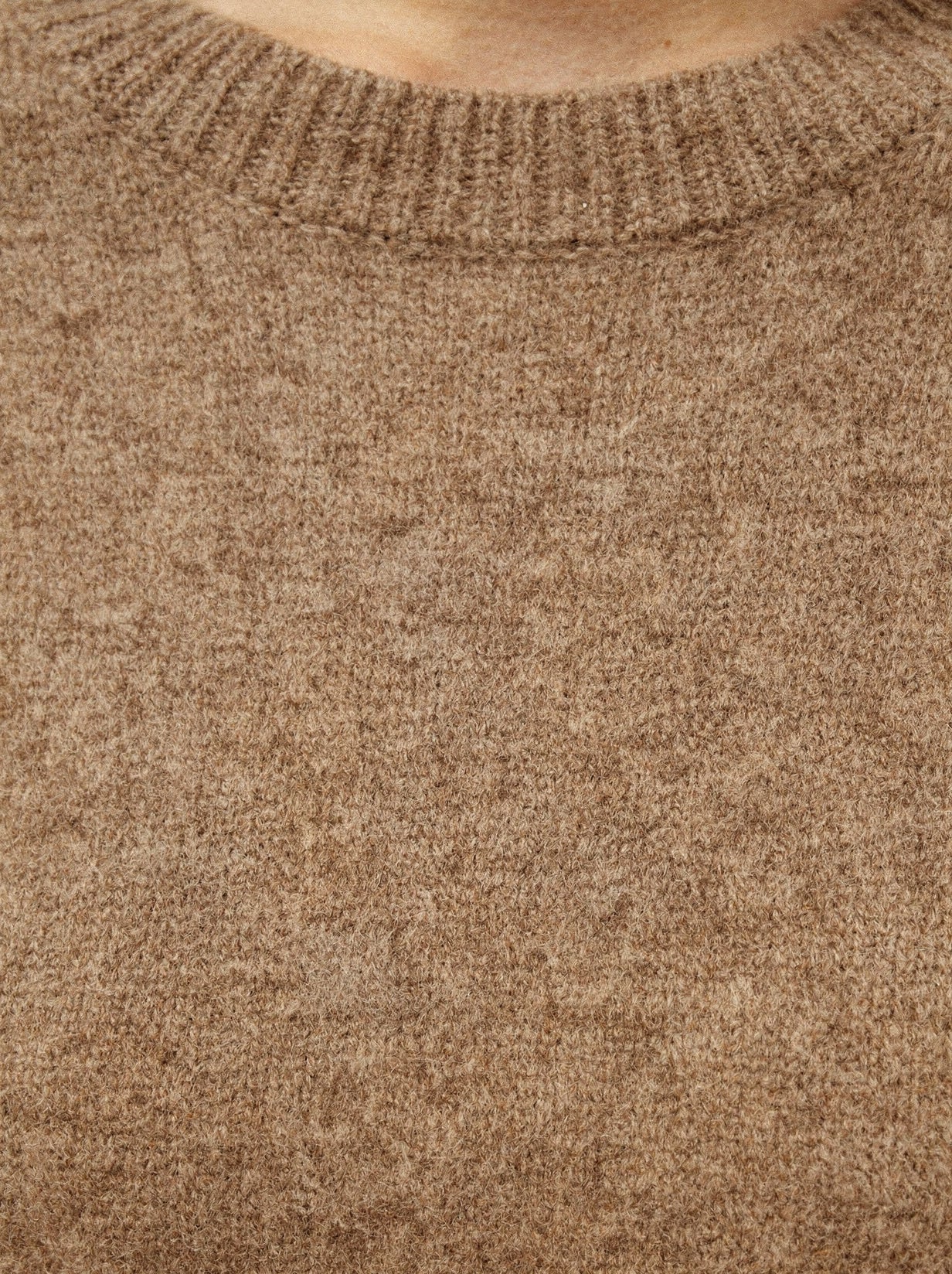 Close-up of the fine cashmere knit and ribbed crew neckline