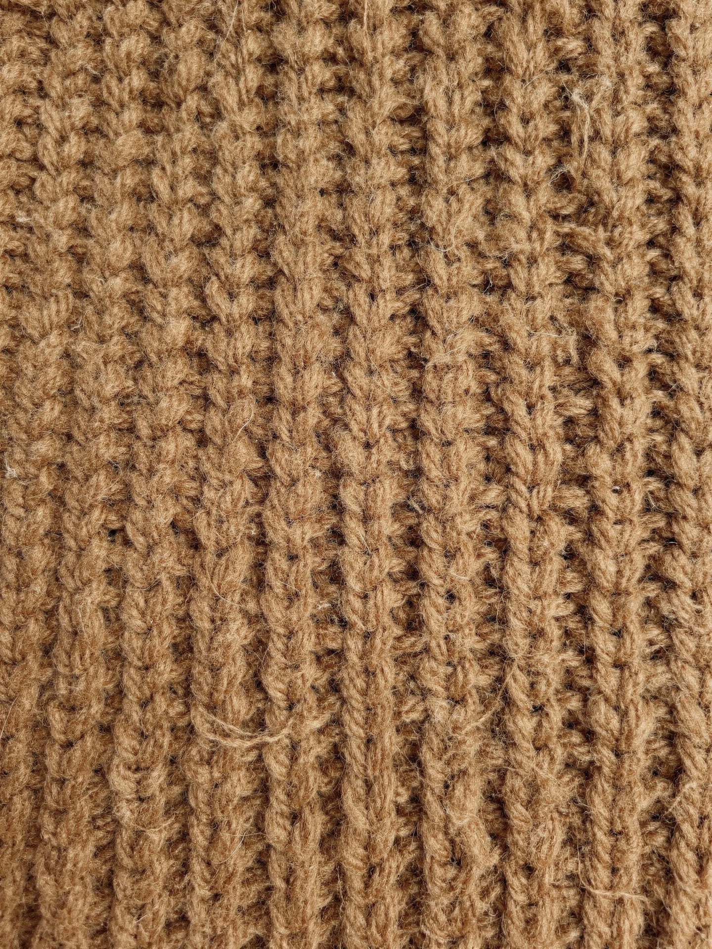 Close up of the chunky rib knit of the longline cardigan