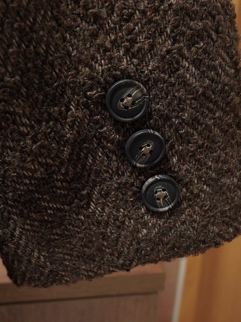 Cuff of the herringbone coat with three small buttons