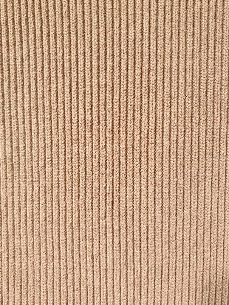 Close up of the fine vertical rib of the knitted lounge set