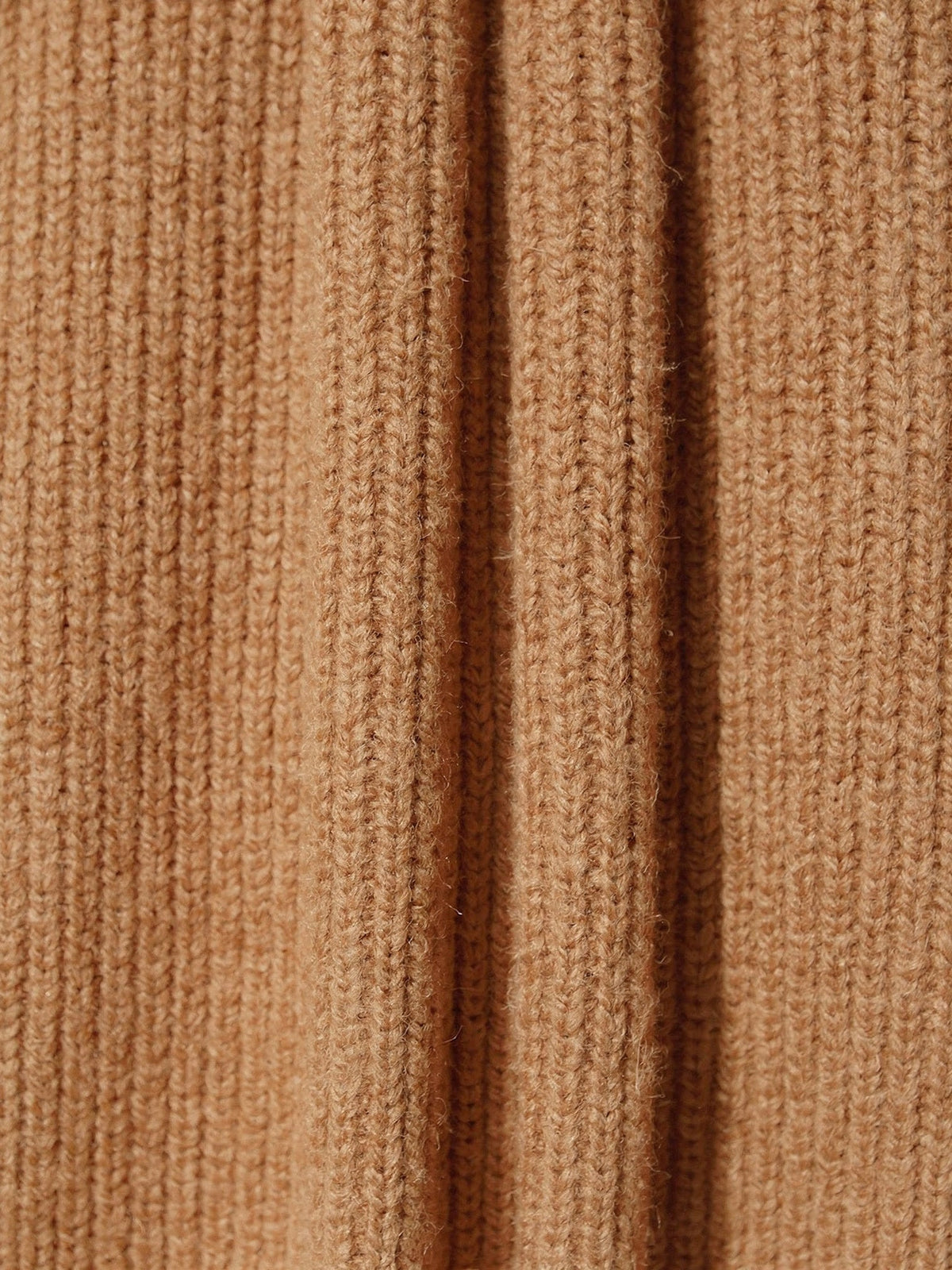 Close up of the wide rib knit of the knitted poncho in Bran