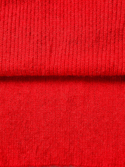 Close up of the ribbed knit and the wider rib of the folded bardot collar