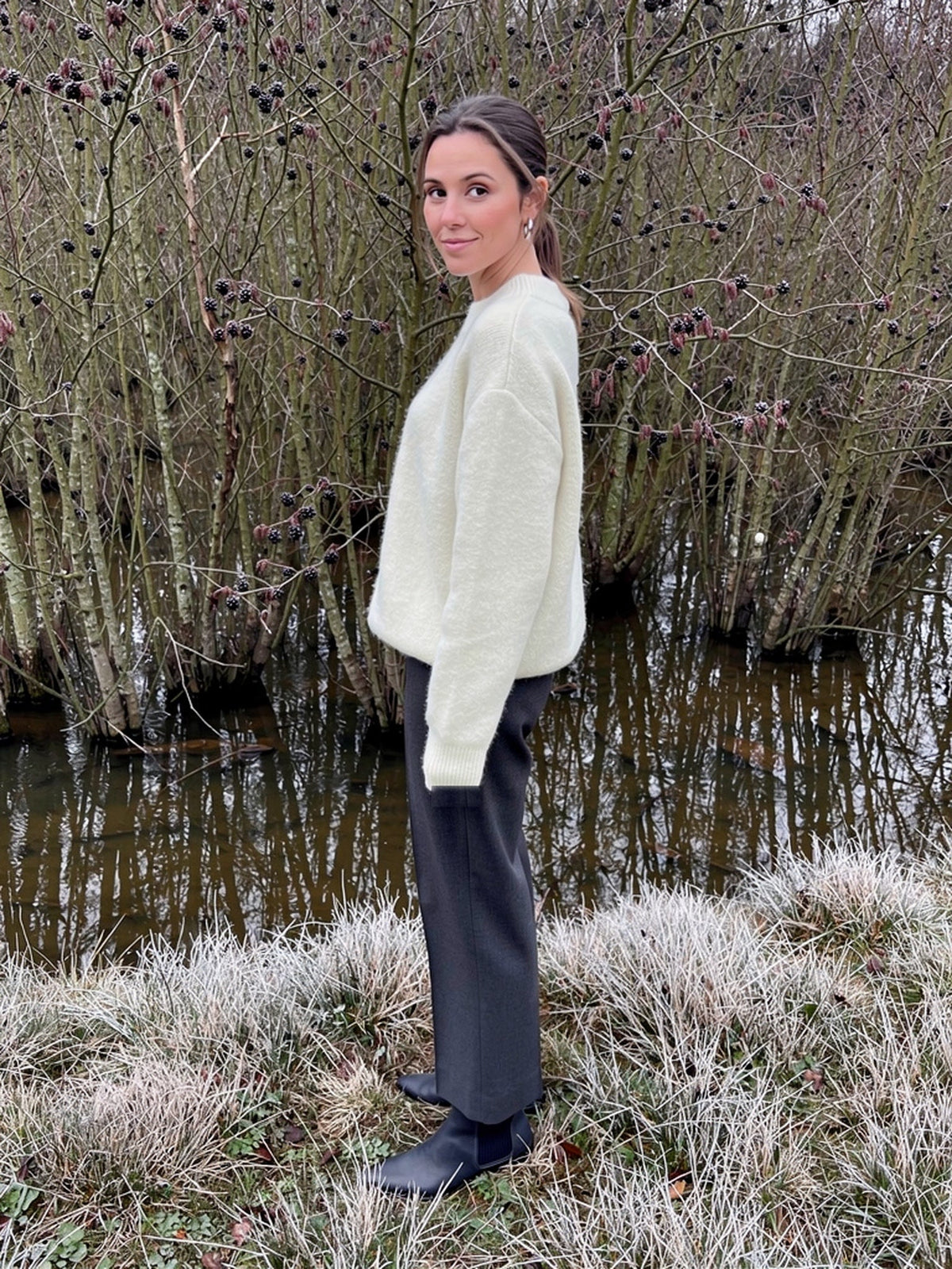 Oversized crew neck jumper in Thistledown worn in a winter alder carr