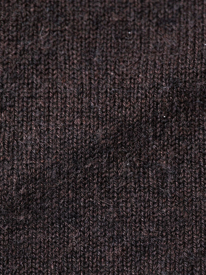 Close up of the fine merino wool knit of the Kingham knitted trousers