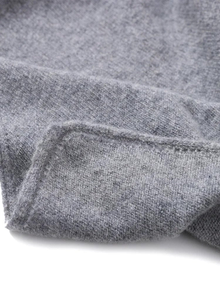 Supplier photograph of the knitted wool cloth showing the plain closed edge with no fringing